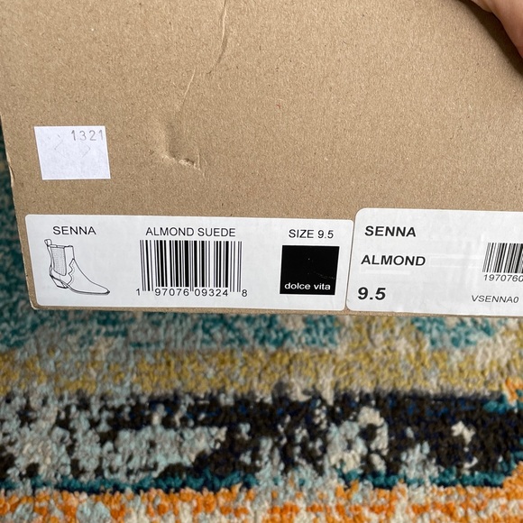 Dolce Vita Cream Ankle Booties - Picture 5 of 6